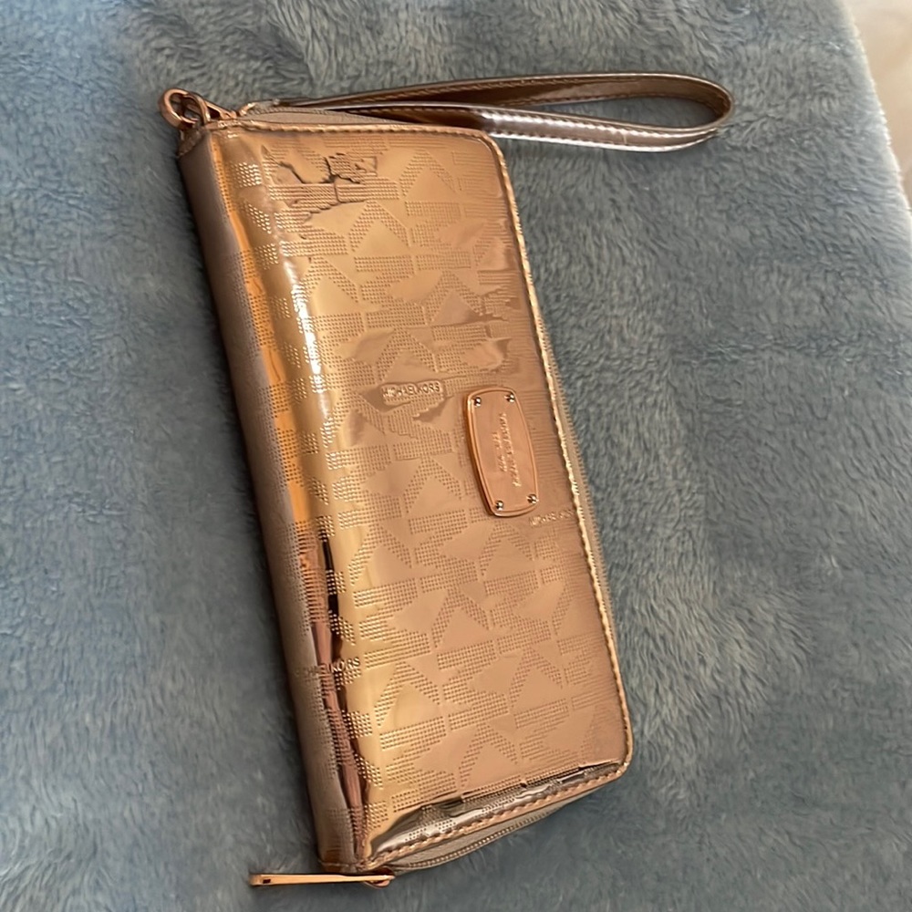 Michael Kors rose gold wallet